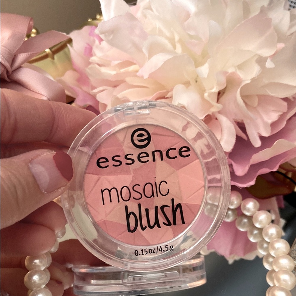 Essence Mosaic Blush